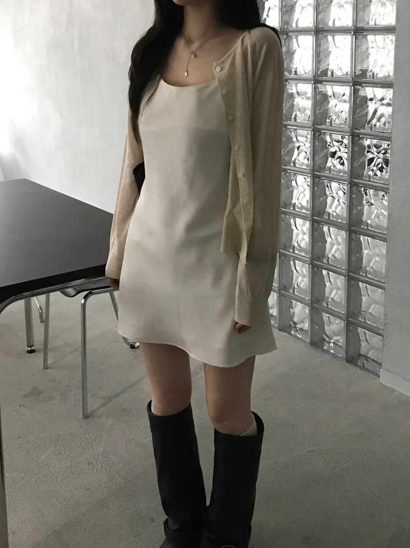 Kitten（キッテン）の「Flower Satin Mini Dress (one color)（Dresses）」