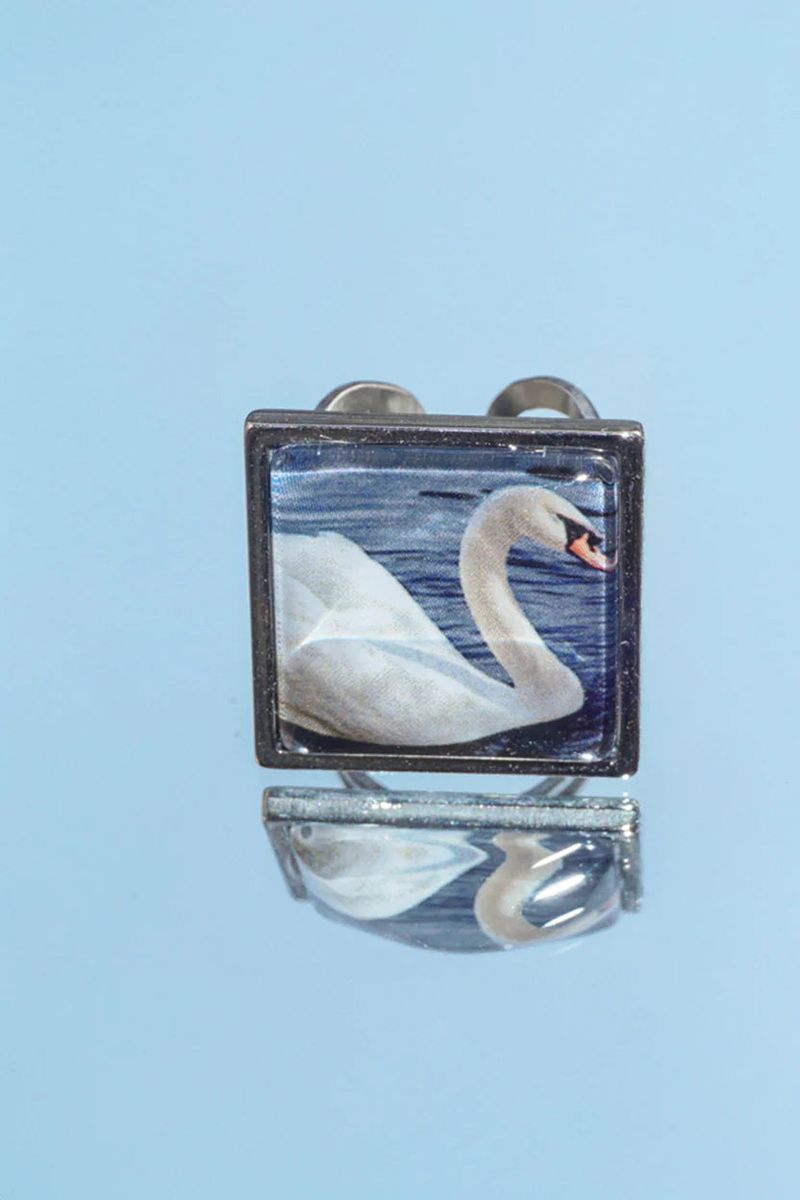 HUGGINGOATの「SWAN RING(Accessories)」