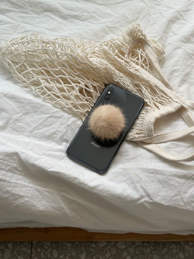 Rabbit‘s tail fur griptok / magsafe tok