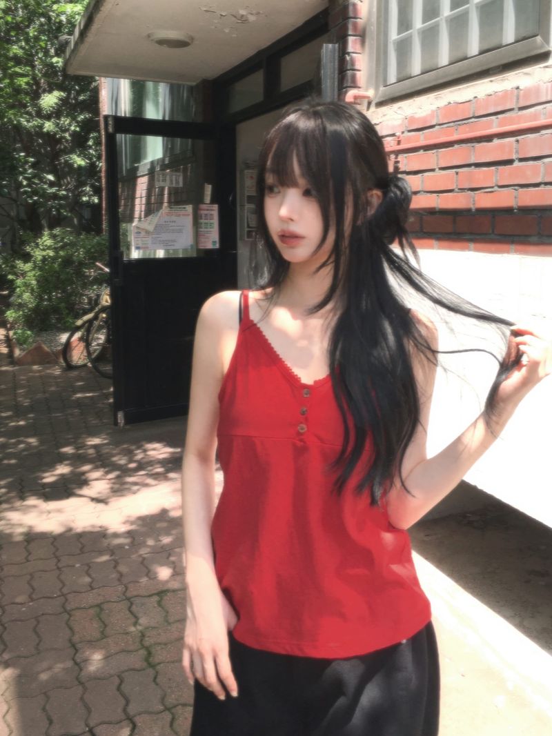 unbutty（アンバティ）の「ルシア レース ボタン スリーブレス（トップス）」