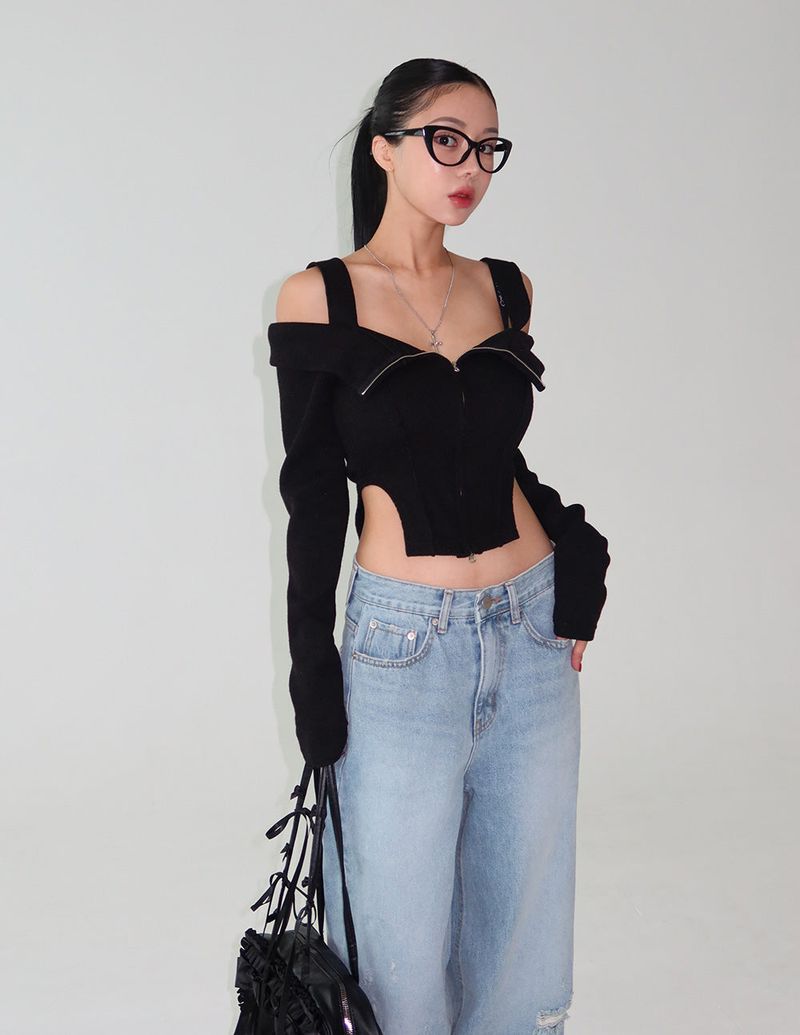 Delight-J（ディライトジェイ）の「off-shoulder cut-out zip-up knitwear T-shirt（Tops）」