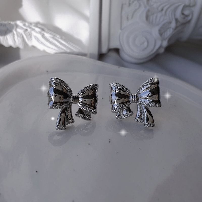 [ILLIT Wonhee Piercing] Puffy Ribbon Piercing - Silver Color
