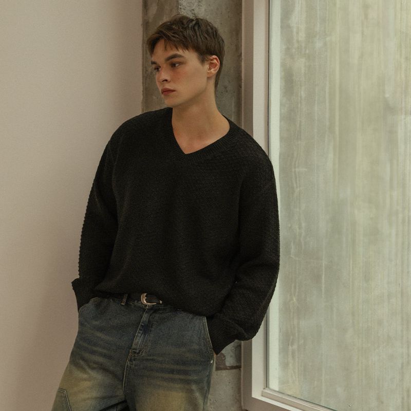 Retro Pattern V-Neck Knitwear - Black