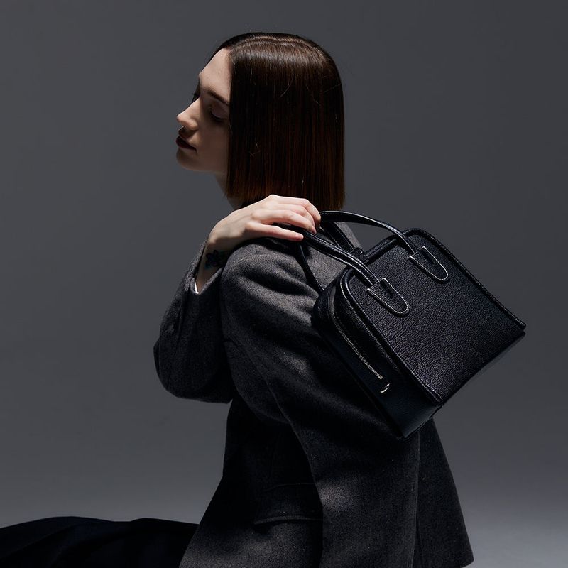 BORDER BAG MEDIUM BLACK