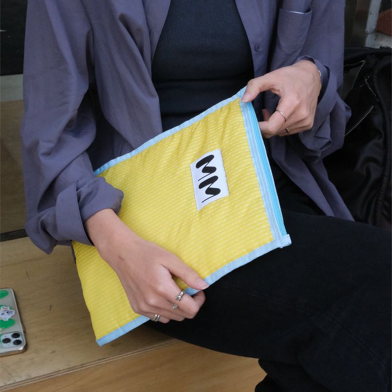 minmin(ミンミン)の「フラッフィーシールドフォーiPadポーチ(11"inch)(スマホグッズ/小物)」