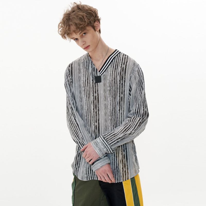 OTHER-worldly（アザーワールドリー）の「V-neck Shirt [Gray Stripe]（Tops）」