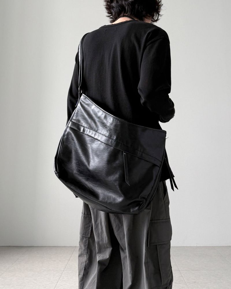 YOURNUS(ユアナス)の「Hyatt Leather Crossbody Bag(Bags)」