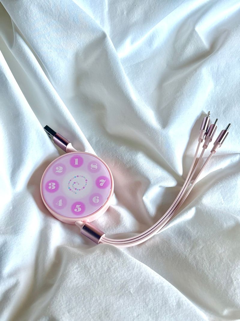BENEE（ベニー）の「スマートリール充電ケーブル（アクセサリー）」