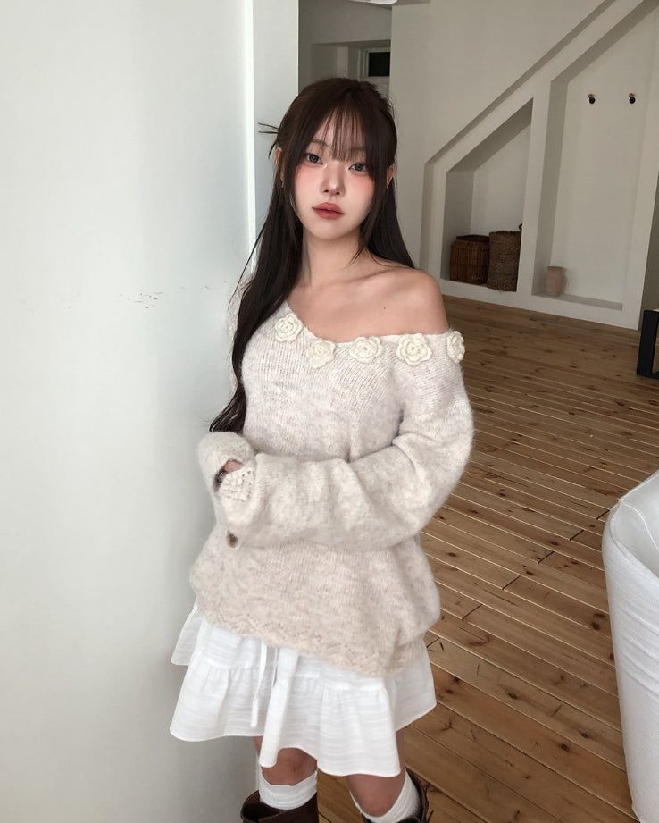 Rosy Flower Hairy V-neck Knit