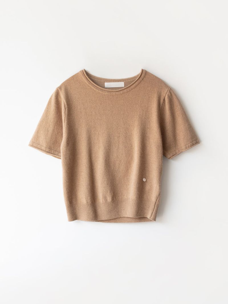 PLAT DU JOUR(プラドゥジュール)の「Camel round half knit (Camel)(Tops)」