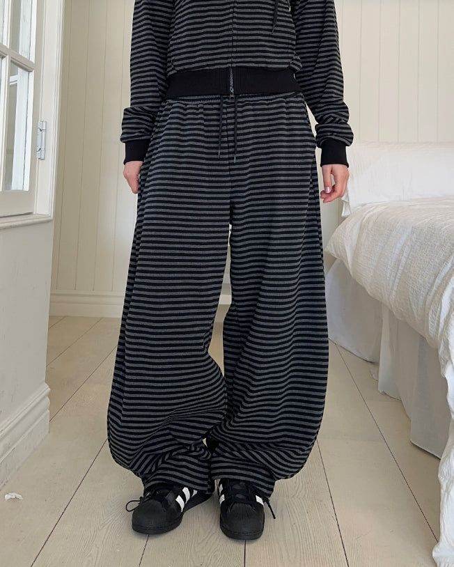 SATIIIZ（サティーズ）の「Ellie Striped Training Pants（Pants）」