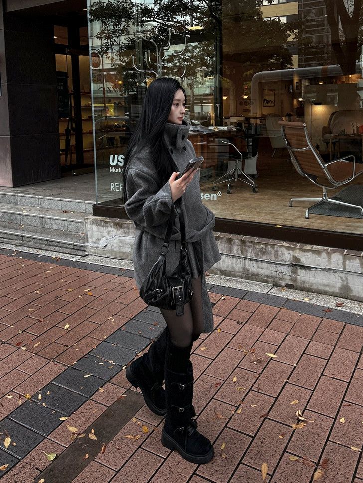 High-neck short strap coat