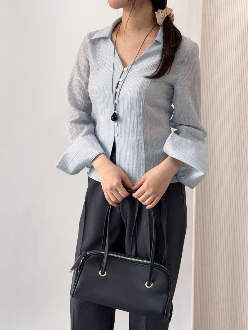 ROIA(ロイア)の「Kirima Collar V-Neck Long Sleeve Blouse Shirt(Tops)」