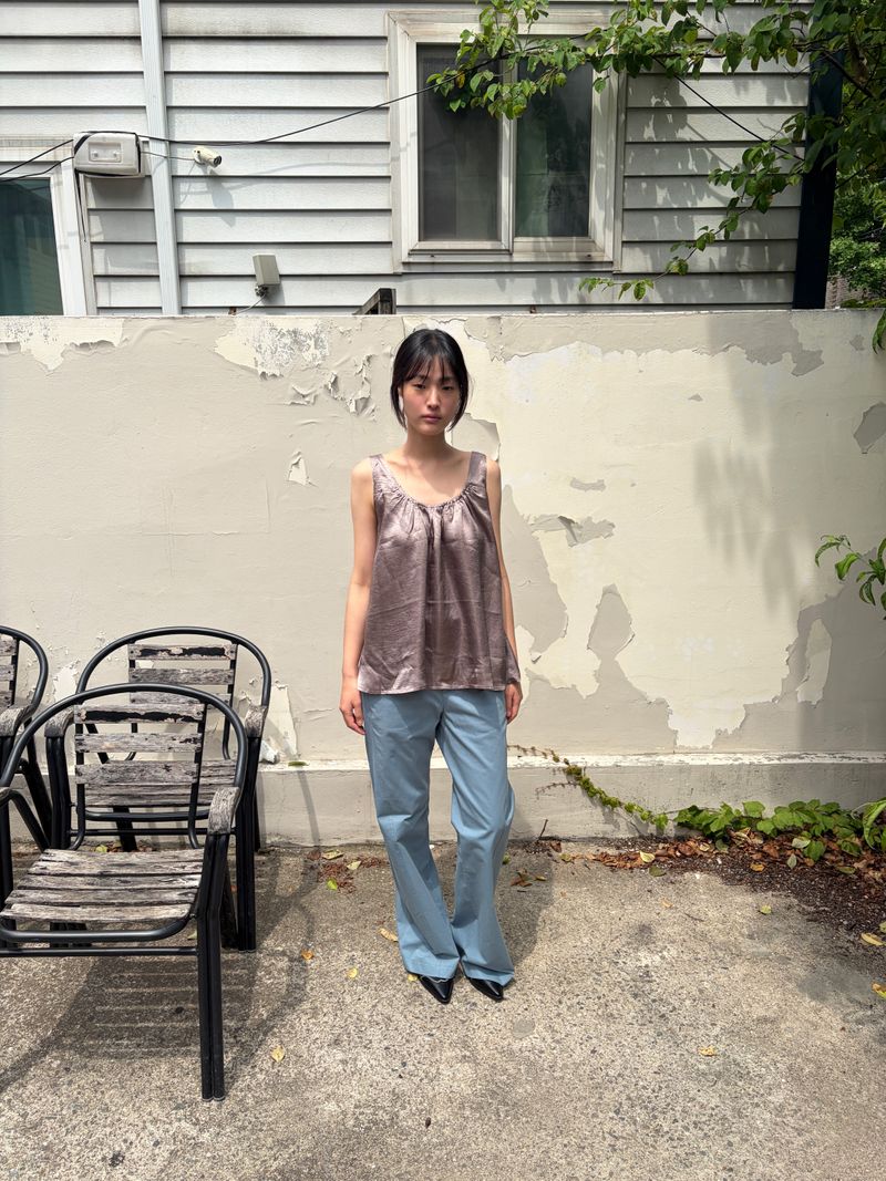 line curve pants