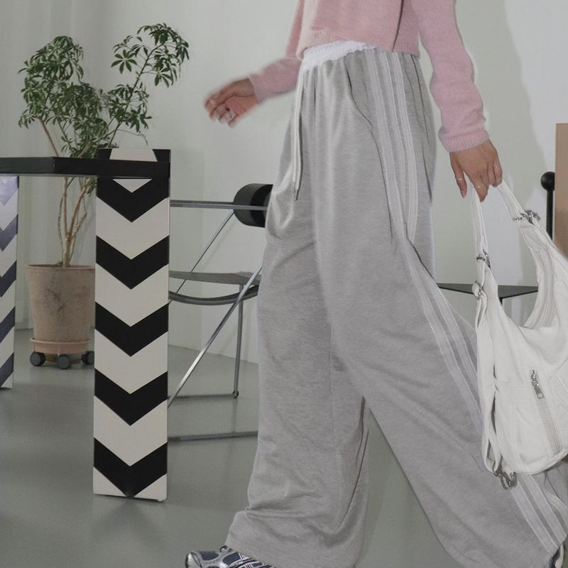 Poring Lace Track Training Pants