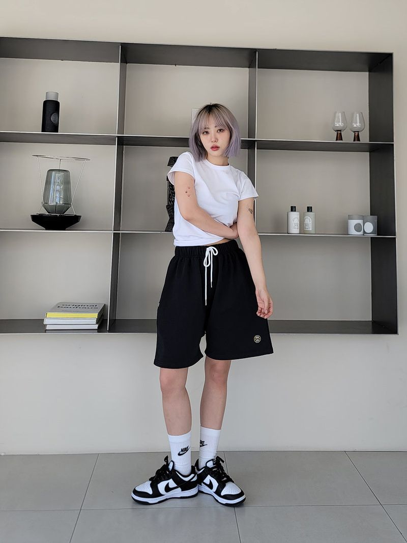 VENTIQUE(ベンティーク)の「VENTIQUE Wappen Embroidery Signature Shorts 8color(Pants)」