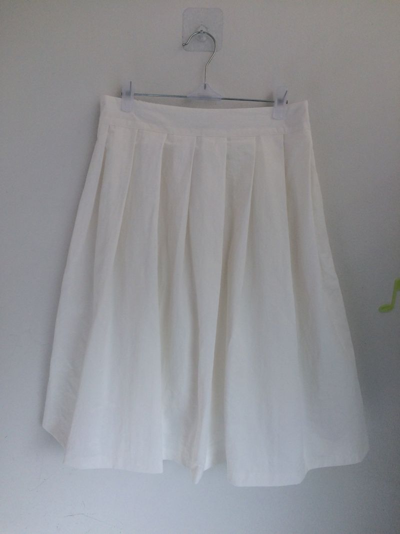 Powder pleats and pouch skirts