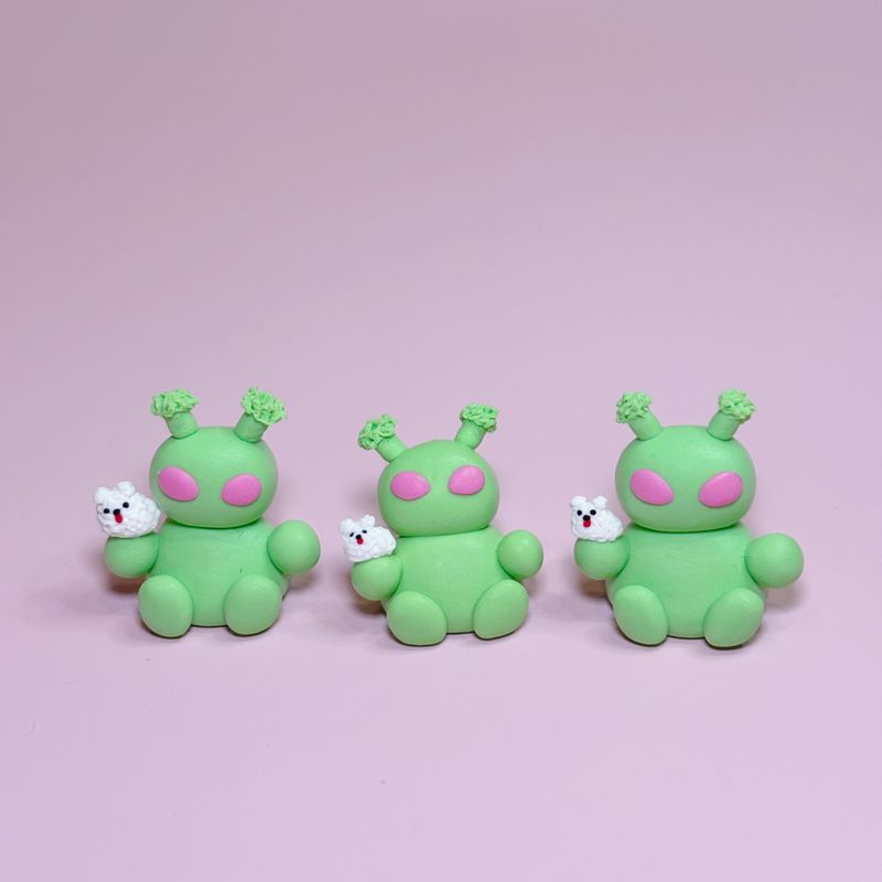 MYLITTLEDOGGG（マイリトルドッグ）の「エイリアンわんちゃんのオブジェ（トイ/キーホルダー）」