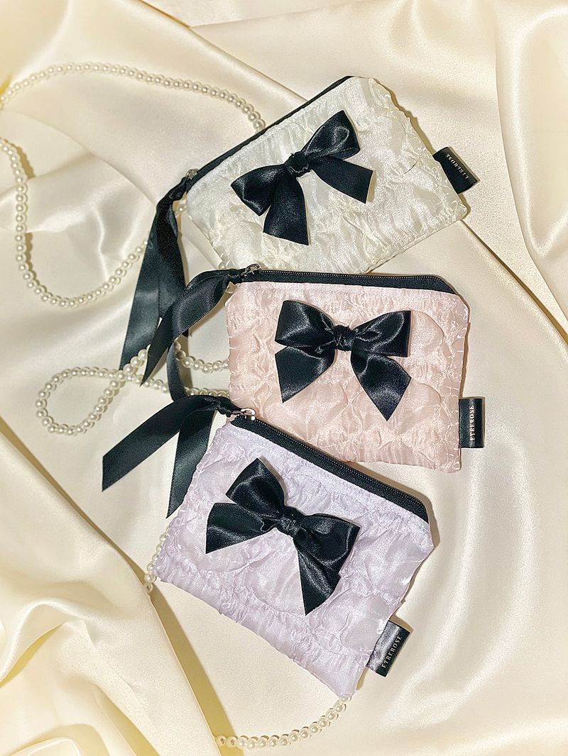 ETREROSE（エトレロゼ）の「グロッシーオーガンザリボンジップポーチ (S)（スマホグッズ/小物）」