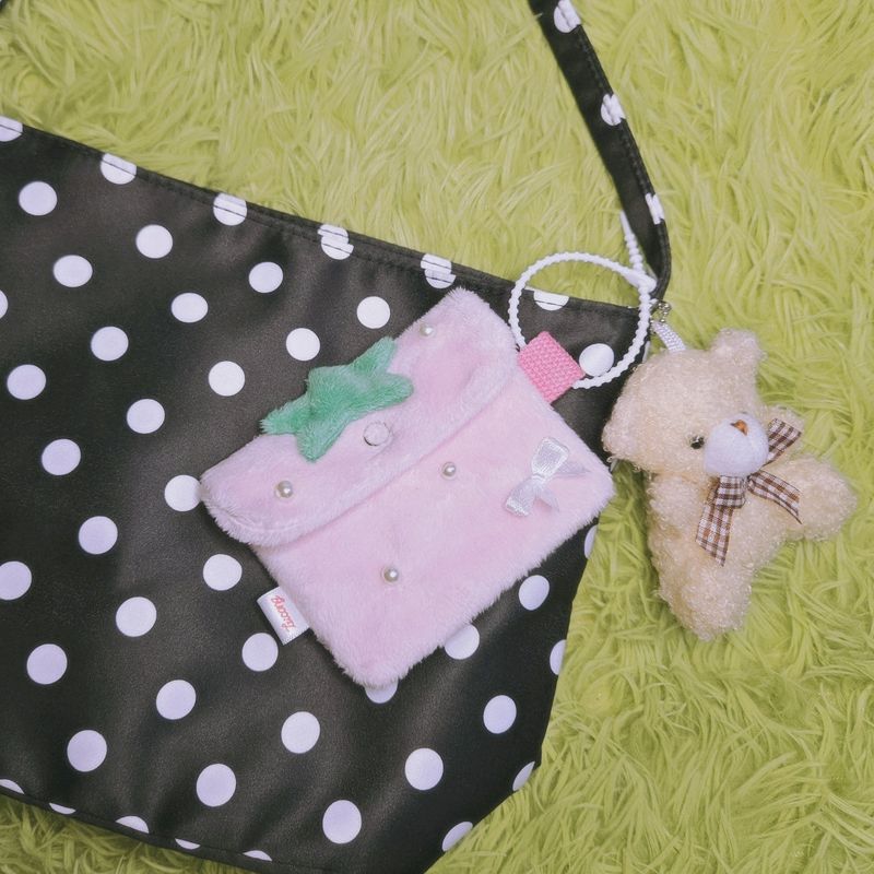[MADE] fluffy strawberry pouch
