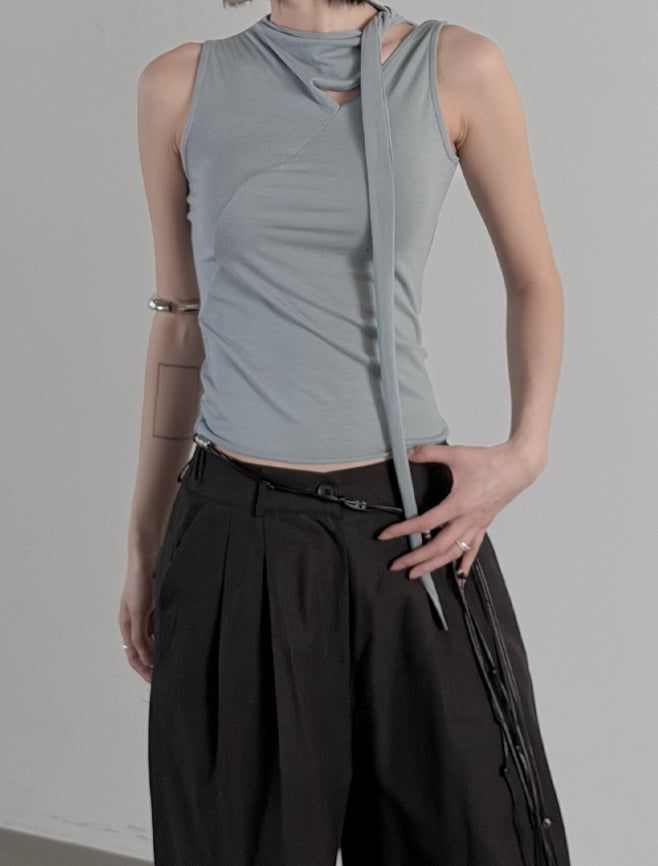 mnem（ムネム）の「Carre Scarf Slit Sleeveless（Tops）」