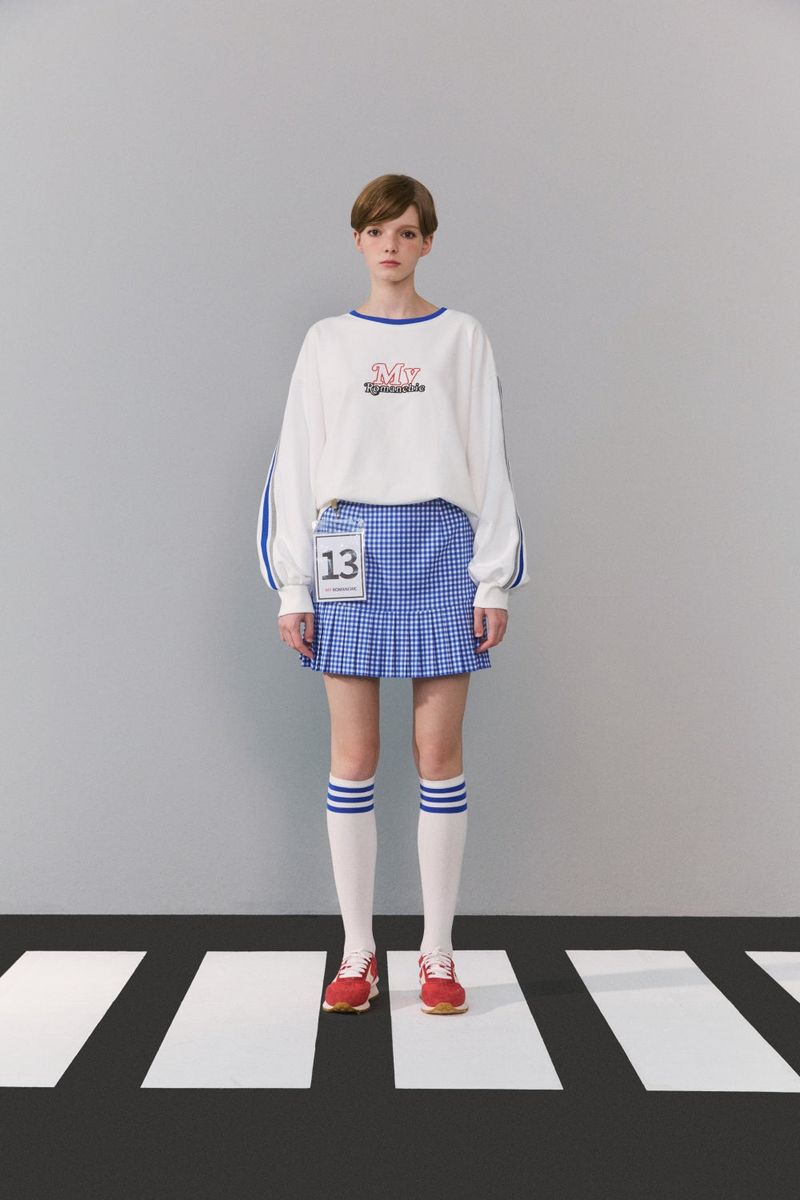 ROMANCHIC(ロマンシック)の「Logo sweatshirt(Tops)」