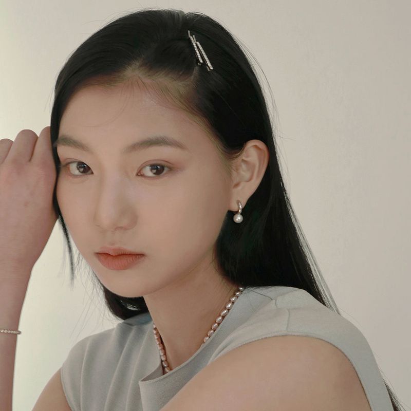 hoop pearl earring