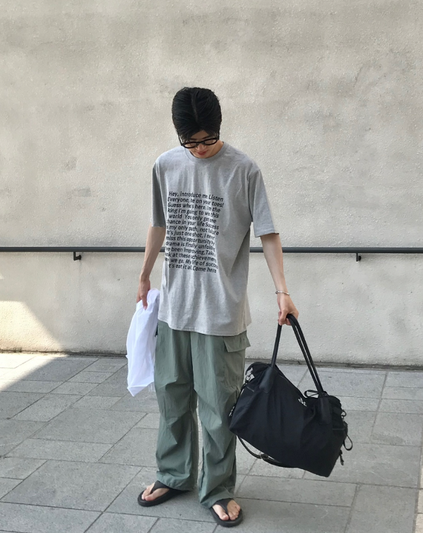 Square frame lettering shorts sleeve T