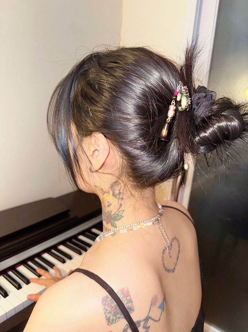 Black goth moon ornamental hairpin