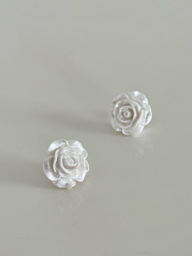 rose formica earring - white