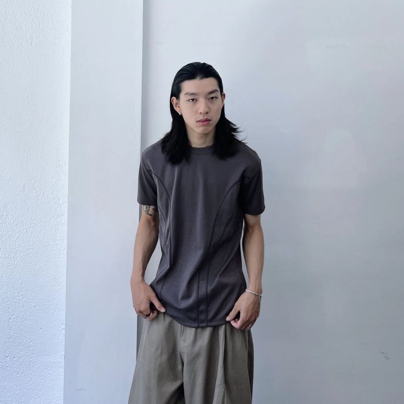 FADE MEET（フェードミート）の「Articulated Seam Fitted Tee（Tops）」
