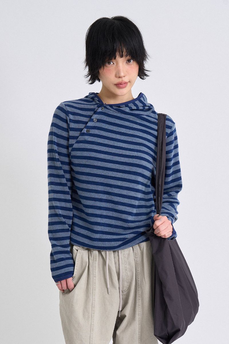 Raucohouse（ラウコハウス）の「Diagonal button knit hoodie（Tops）」