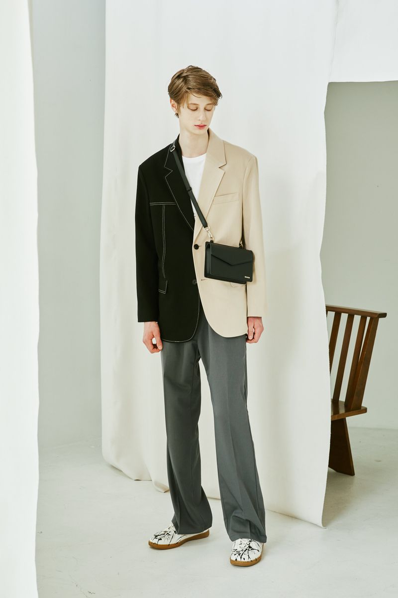 WIDTH SQUARE LEATHER MINIMAL BAG