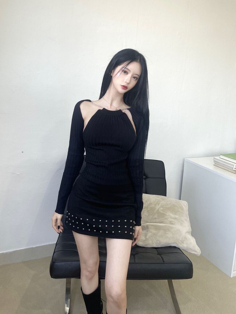 761. Chain slit backless T (2color)