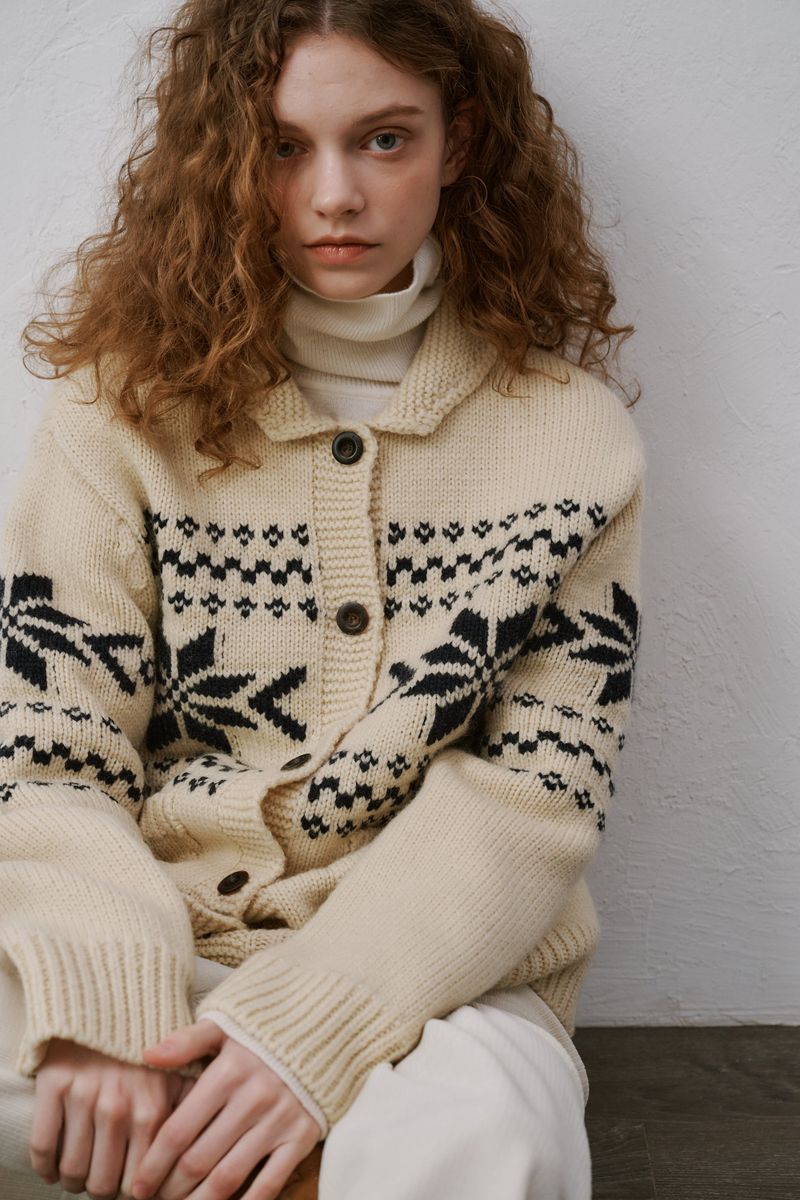 PLAT DU JOUR(プラドゥジュール)の「Snow cowichan cardigan (Ivory)(Tops)」