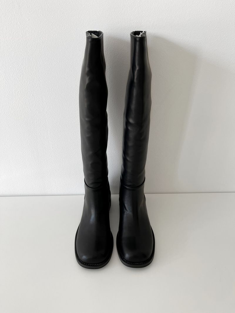 Simple round long boots