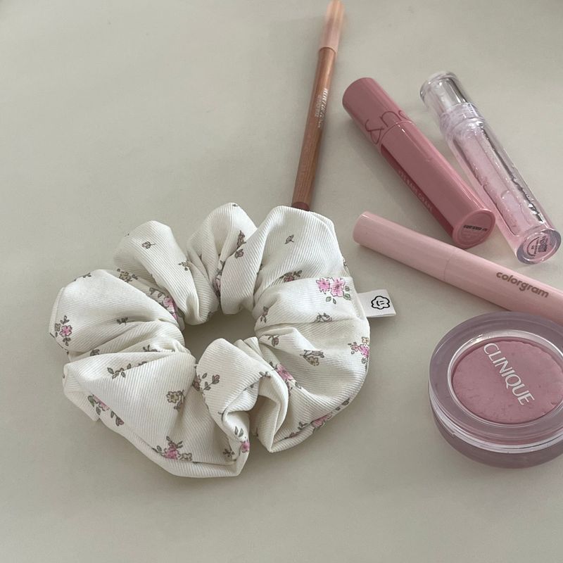 SPRING FLOWER SCRUNCHIE