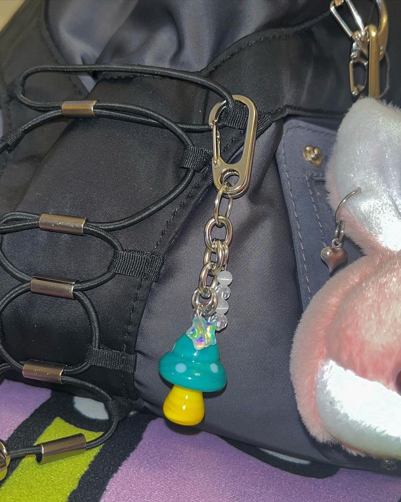 Trippy mushroom keychain