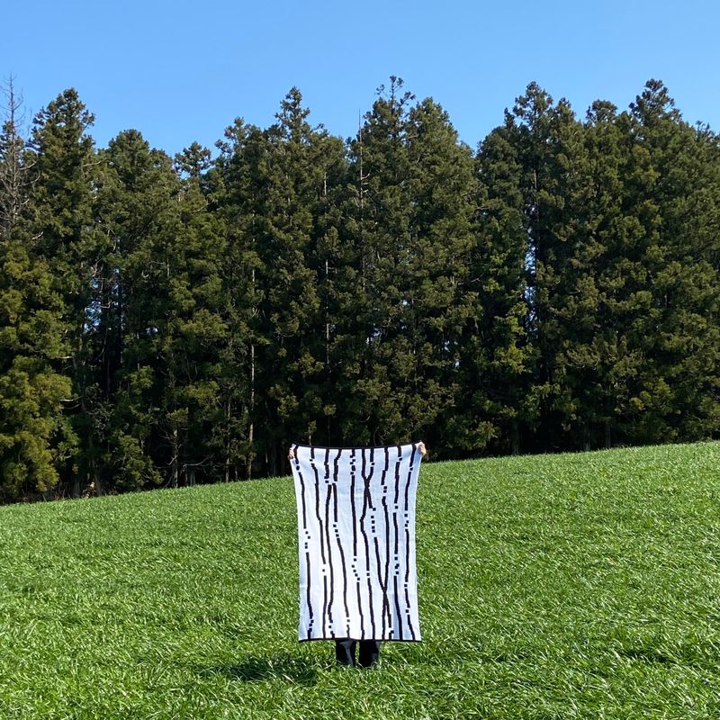 Étang knit blanket | White & Black