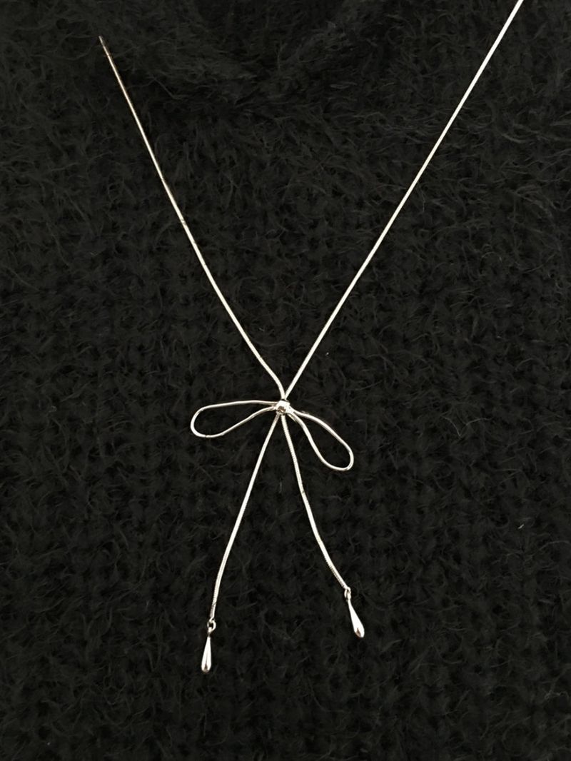 Ribbon necklace
