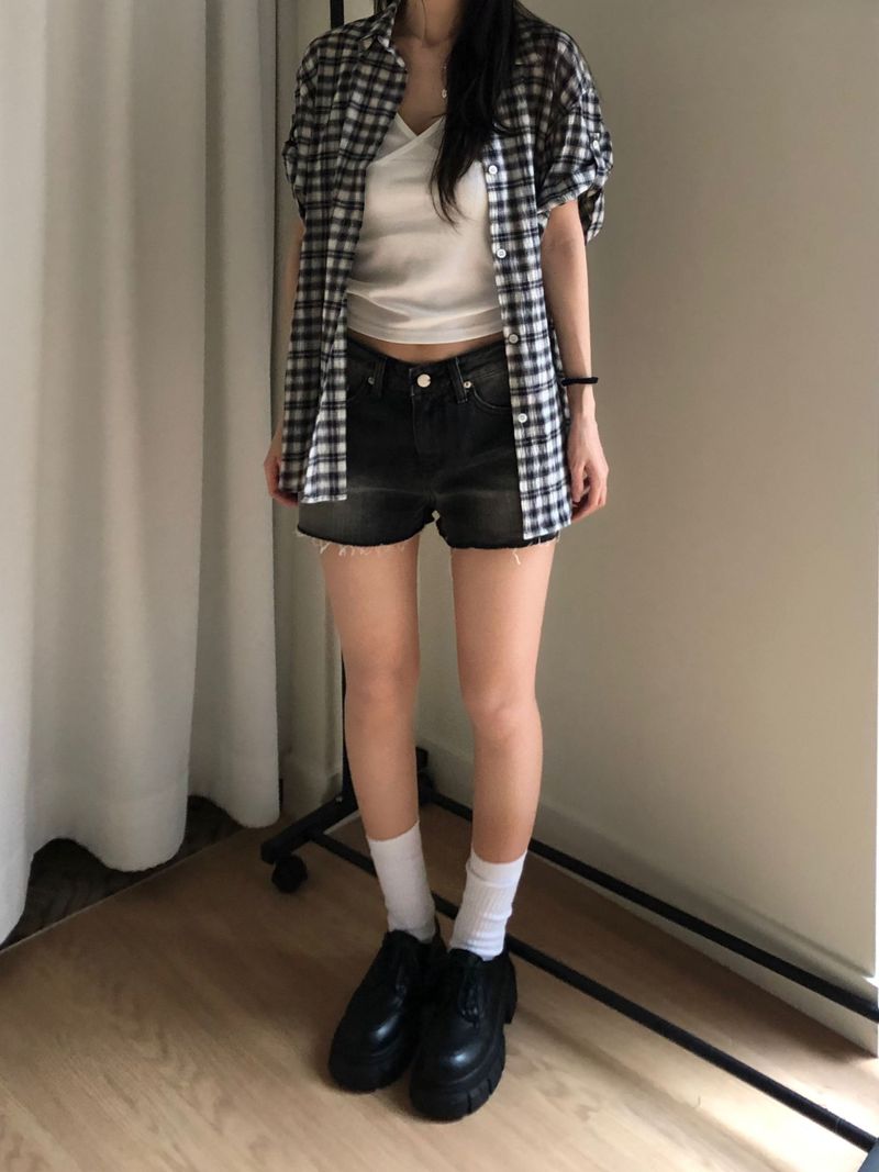 Black denim shorts (one color)