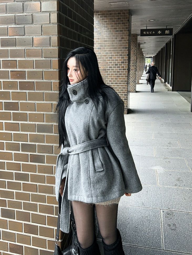 High-neck short strap coat