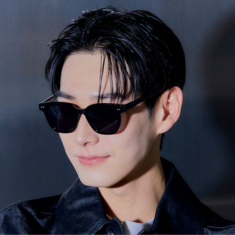 Sion Black / Black UV Lens