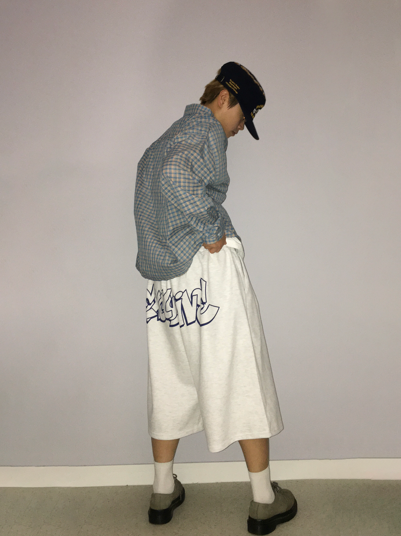 Oversized Graphic Print Bermuda Shorts (3c)