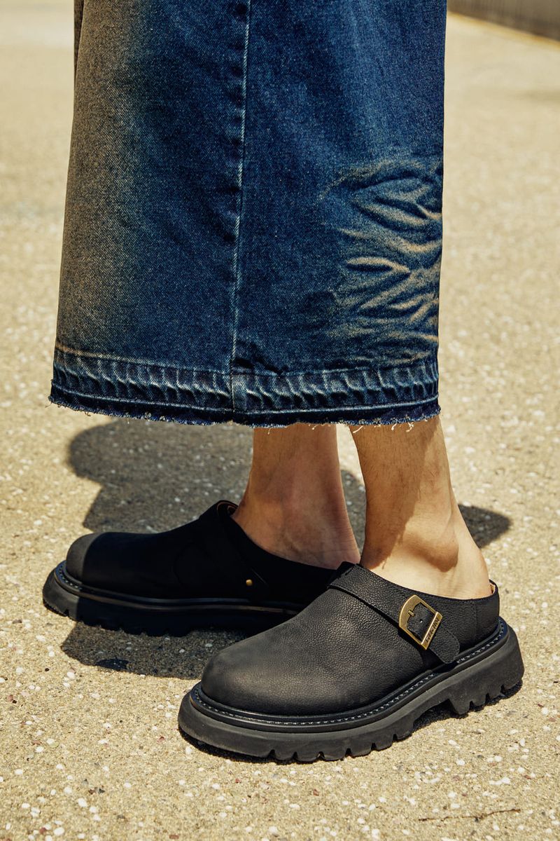 GUBIN（グビン）の「MATTE LEATHER WALKER MULE（Shoes）」
