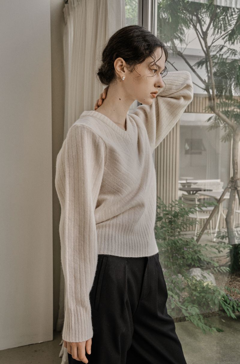 RIBBED V-KNIT TOP_IVORY