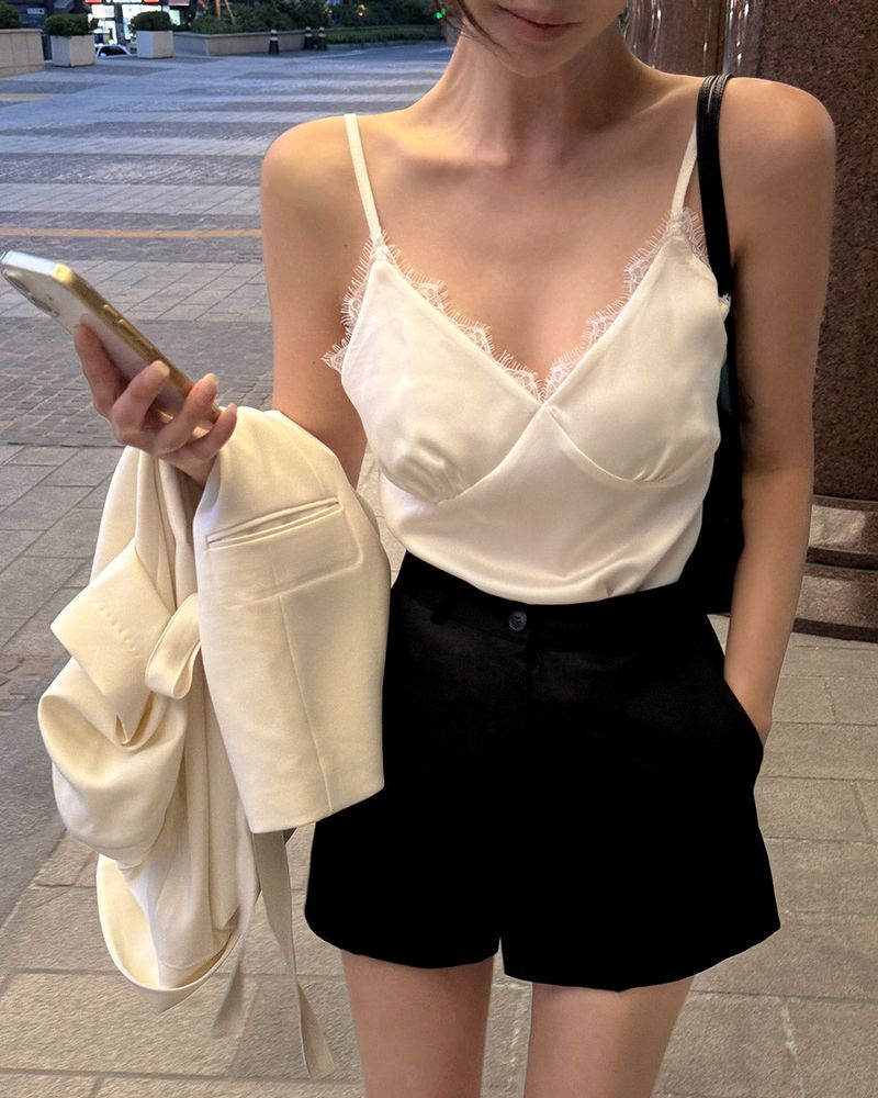 ムレンビスチェブラウス