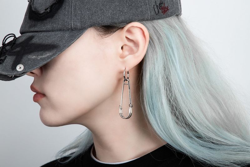 BBD B Logo & Safety Pin Earring 1 Set (Silver)