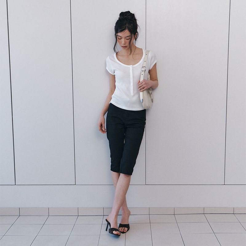 C SCOOP NECK BUTTON FRONT T-SHIRT_WHITE