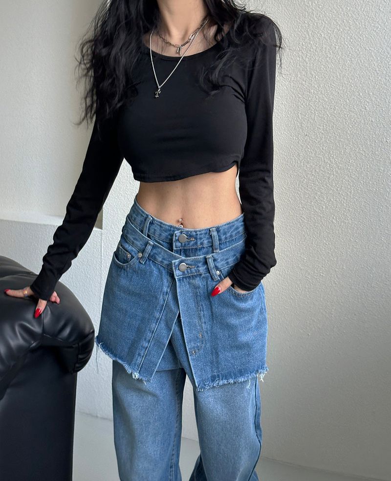 It's soft. A long-sleeved cropped shirt